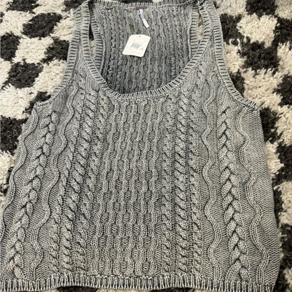 FREE PEOPLE vest- 100% cotton. CUTE & COMFY!! See pic for measurements & more😎